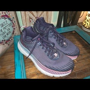 Hoka women’s size 7.5 Clifton 5